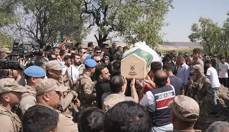 Türkiye’yi ağlatan Narin’in cenaze namazı komşu köyde kılındı