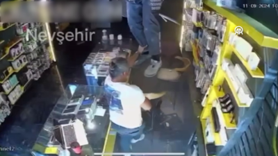 Yanlış kapıdan giren sayaç okuyucu, asma tavan çökünce havada asılı kaldı