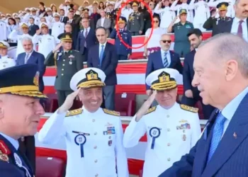 Rütbeli asker Erdoğan’a selam durmadı mı? Fatih Tezcan “Bu kim bu?” demişti