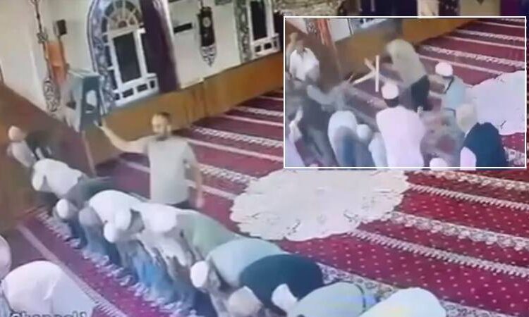 Namazdaki imama tabure ile saldırdı; cemaat vantilatörle dövdü! 1 Namazdaki imama tabure ile saldırdı; cemaat vantilatörle dövdü!
