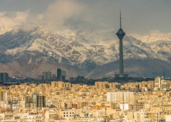 Pezeşkiyan: Başkenti başka yere taşımamız gerekiyor