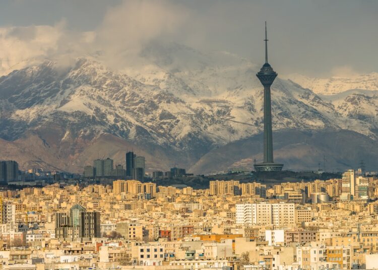 Pezeşkiyan: Başkenti başka yere taşımamız gerekiyor