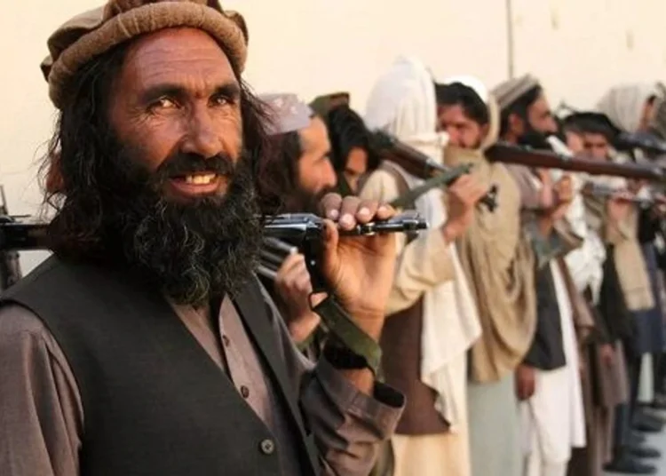 Afganistan'da canlı fotoğraflarını yayımlamak yasaklandı 1 Taliban yasakları erkekleri de vurdu: Kot pantolona yasak!