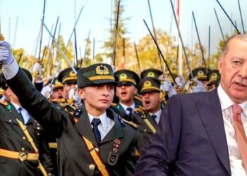 SON DAKİKA: Erdoğan: Siz bu kılıçları kime çekiyorsunuz?