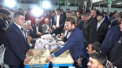 Bu paralar Van’daki aşiret düğününde toplandı; tam 15 milyon TL 3 Bu paralar Van’daki aşiret düğününde toplandı; tam 15 milyon TL