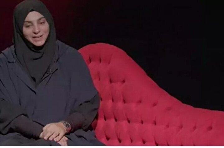 ‘Dekolte giymem’ sözleriyle hatırlanan Popstar Özlem maneviyata yöneldi, tesettüre girdi