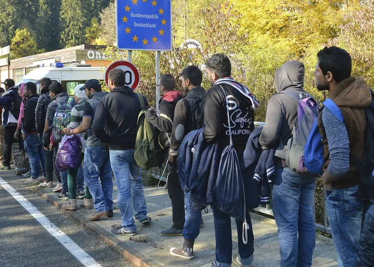 Almanya’ya iltica talepleri dörtte bir azaldı, Yunanistan’da sığınma talebi arttı