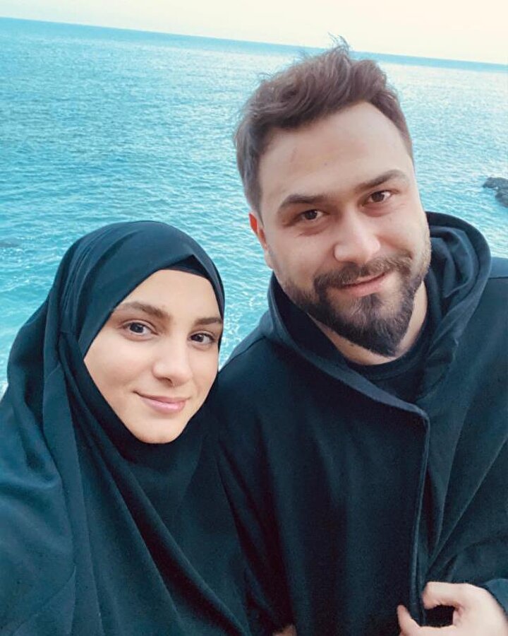 ‘Dekolte giymem’ sözleriyle hatırlanan Popstar Özlem maneviyata yöneldi, tesettüre girdi