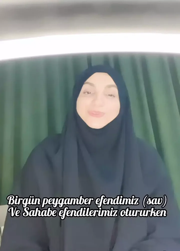 ‘Dekolte giymem’ sözleriyle hatırlanan Popstar Özlem maneviyata yöneldi, tesettüre girdi