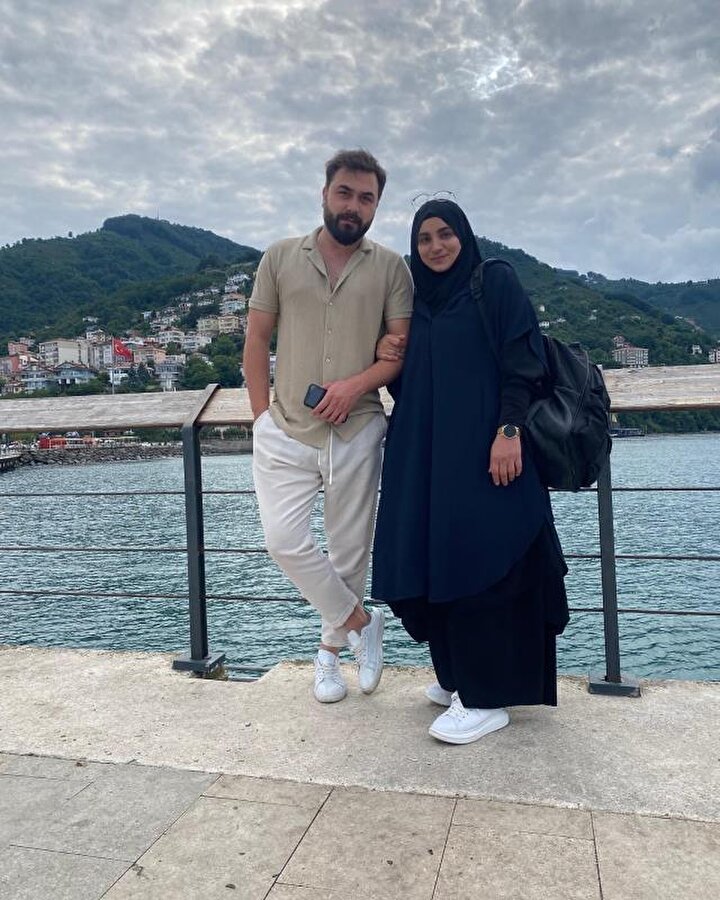 ‘Dekolte giymem’ sözleriyle hatırlanan Popstar Özlem maneviyata yöneldi, tesettüre girdi