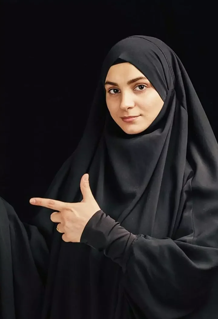 ‘Dekolte giymem’ sözleriyle hatırlanan Popstar Özlem maneviyata yöneldi, tesettüre girdi