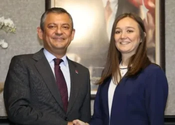 Özgür Özel, Kılıçdaroğlu'nu aradı: Yanınızdaki üç kişiye dava açıyorum 3 Özgür Özel, Kılıçdaroğlu’nu aradı: Yanınızdaki üç kişiye dava açıyorum