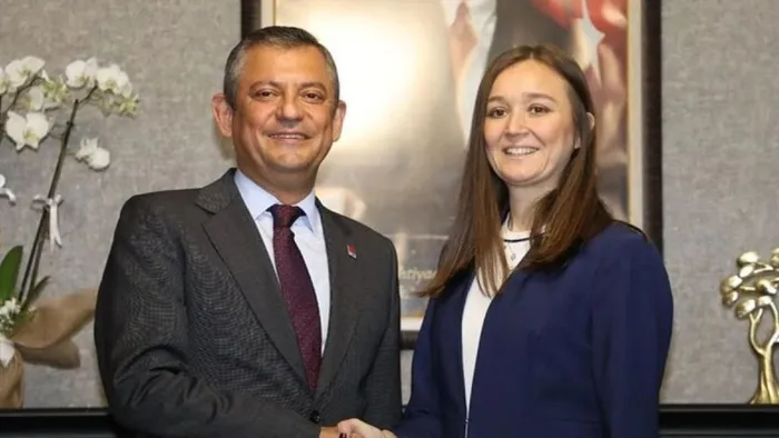 Özgür Özel, Kılıçdaroğlu'nu aradı: Yanınızdaki üç kişiye dava açıyorum 1 Özgür Özel, Kılıçdaroğlu’nu aradı: Yanınızdaki üç kişiye dava açıyorum
