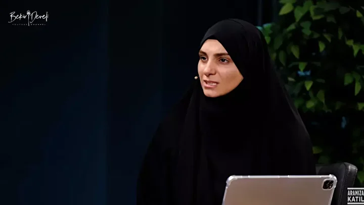 ‘Dekolte giymem’ sözleriyle hatırlanan Popstar Özlem maneviyata yöneldi, tesettüre girdi