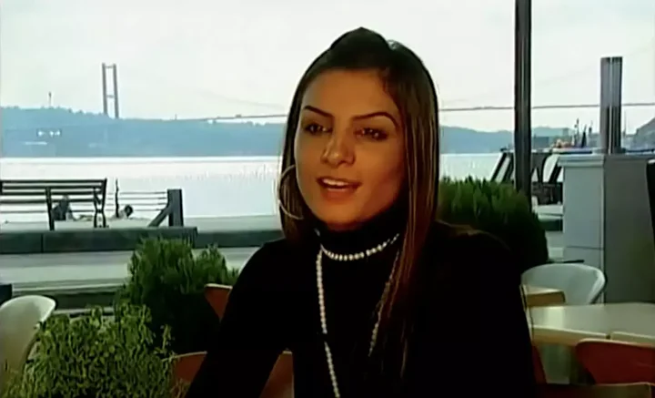 ‘Dekolte giymem’ sözleriyle hatırlanan Popstar Özlem maneviyata yöneldi, tesettüre girdi