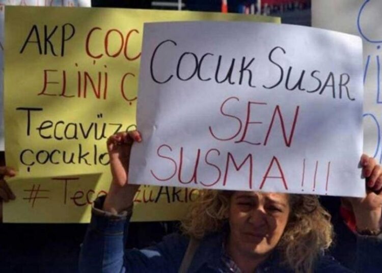 Diyarbakır'da İmam Hatip lisesinde kız çocuğuna cinsel istismar iddiası: Firar eden öğretmenin suç kaydı ortaya çıktı 1 Diyarbakır’da İmam Hatip lisesinde kız çocuğuna cinsel istismar iddiası: Firar eden öğretmenin suç kaydı ortaya çıktı