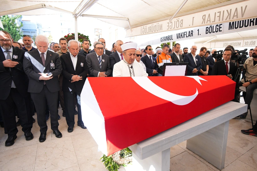 Son yolculuğuna uğurlanan Güneri Cıvaoğlu'nun vasiyeti açıklandı