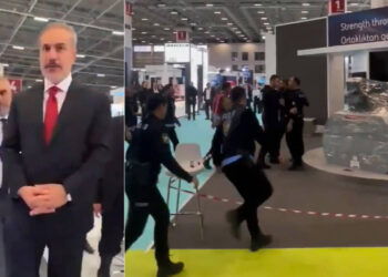 İsrail ordusuna silah tedarik eden firmayı protesto eden yazar Adem Özköse'ye gözaltı 4 İsrail ordusuna silah tedarik eden firmayı protesto eden yazar Adem Özköse’ye gözaltı