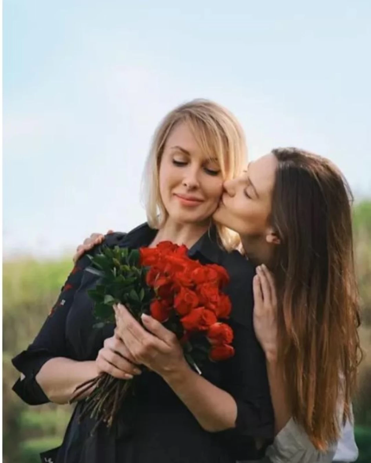 Alina Boz'un annesini görenin yorumu: ‘Güzelliğini ondan almış’ 2 Alina Boz'un annesini görenin yorumu: ‘Güzelliğini ondan almış’