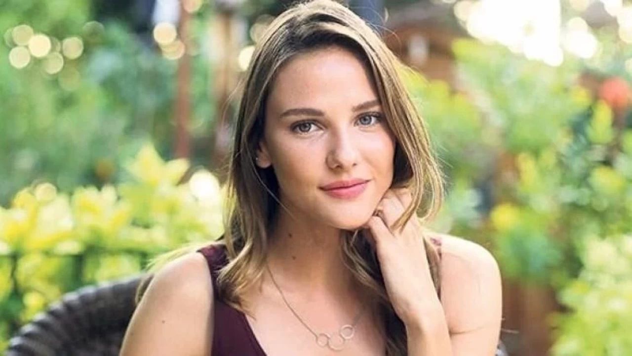 Alina Boz'un annesini görenin yorumu: ‘Güzelliğini ondan almış’ 6 Alina Boz'un annesini görenin yorumu: ‘Güzelliğini ondan almış’