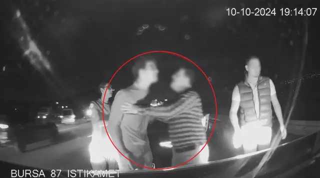 Ambulansın önünü kesip şoförü döven saldırgan tutuklandı 3 Ambulansın önünü kesip şoförü döven saldırgan tutuklandı