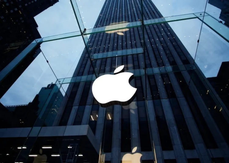 Apple yeniden dünyanın en değerli şirketi