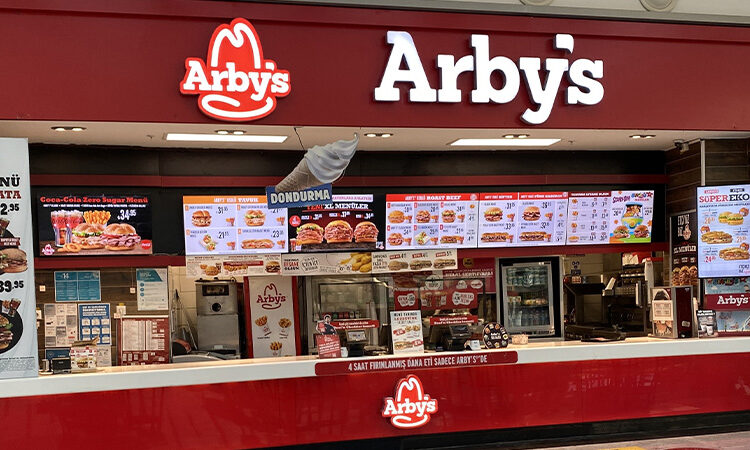 Ünlü hamburger zincirinde skandal; dana eti diye kanatlı eti yedirilmiş