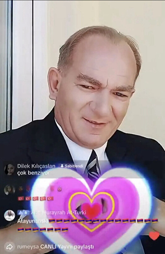 Atatürk’e benzeyen şahıs, tiktok canlı yayını ile yine para topladı 3 Atatürk’e benzeyen şahıs, tiktok canlı yayını ile yine para topladı