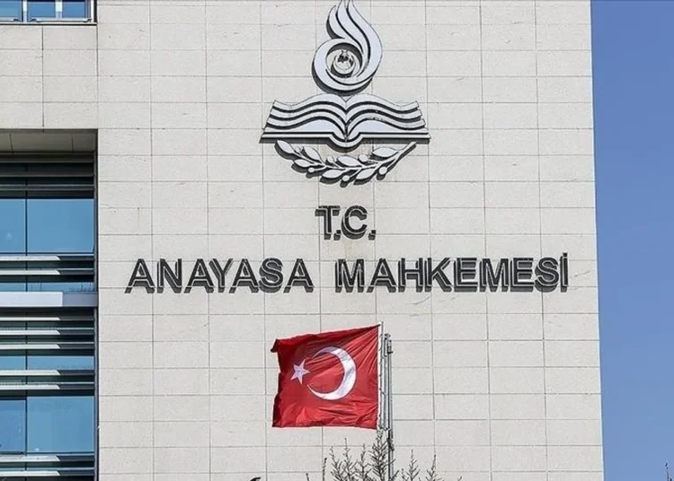 AYM’den göreve iade edilen KHK’lılarla ilgili yeni karar! Tazminat alabilecekler