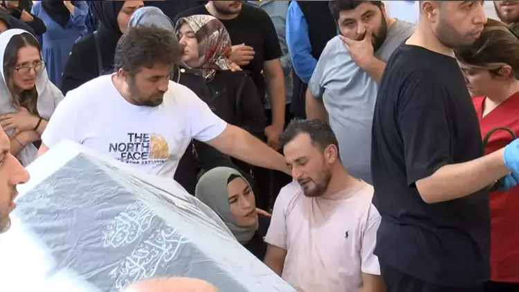 Katledilen İkbal ile Ayşenur son yolculuklarına uğurlandı