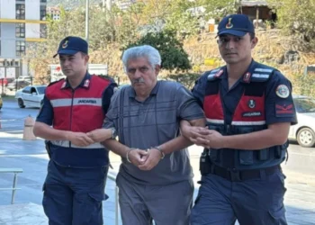 Oğlunu öldürdü, eşini yaraladı! Kadının durumu ağır 2 Oğlunu öldürdü, eşini yaraladı! Kadının durumu ağır
