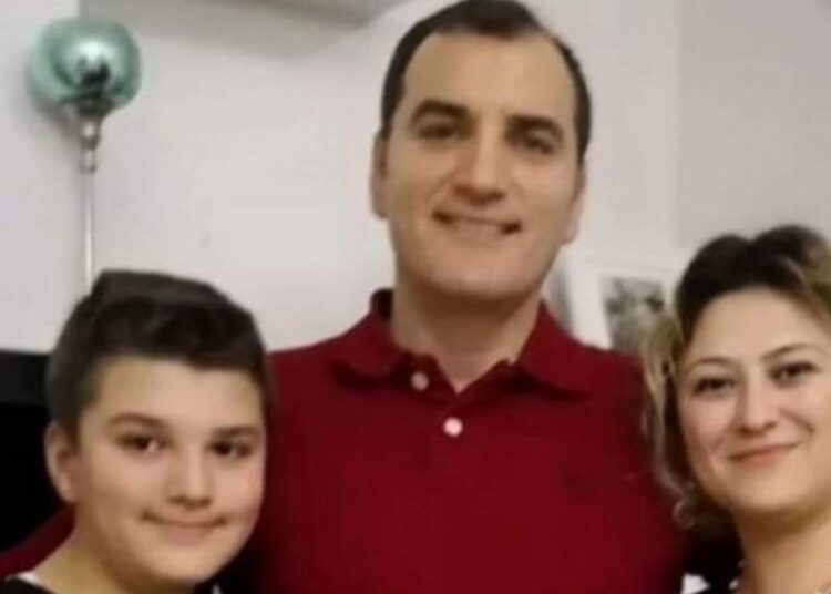 Eşini 39, oğlunu 49 bıçak darbesiyle öldüren erkek: Asıl mağdur benim 1 Eşini 39, oğlunu 49 bıçak darbesiyle öldüren erkek: Asıl mağdur benim