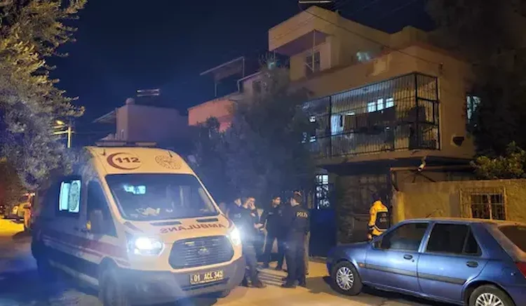 Annesini, babasını ve anneannesini uyurken başlarından vurdu 1 Annesini, babasını ve anneannesini uyurken başlarından vurdu