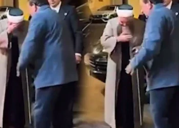 Cübbeli Ahmet, Alaattin Çakıcı’nın elini öpmeye çalışırken görüntülendi!