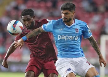 Trabzonspor, Süper Lig tarihinde bir ilke imza attı; yerel basın yerden yere vurdu