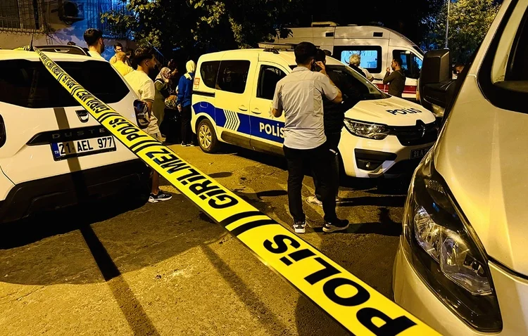 Diyarbakır'da aile içi kavgada damat ve kuzeni öldürüldü 1 Diyarbakır’da aile içi kavgada damat ve kuzeni öldürüldü