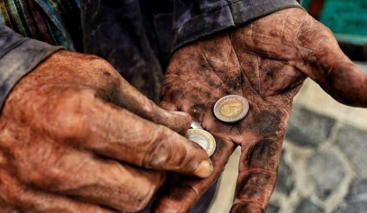 Asgari ücretle açlık sınırı arasında sadece iki ekmek parası kaldı 1 Suna Yaman yazdı I Suni tartışmalar, asıl can yakan sorunları gölgeliyor