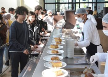 Dicle Üniversitesi’nde ‘askıda yemek’ dönemi