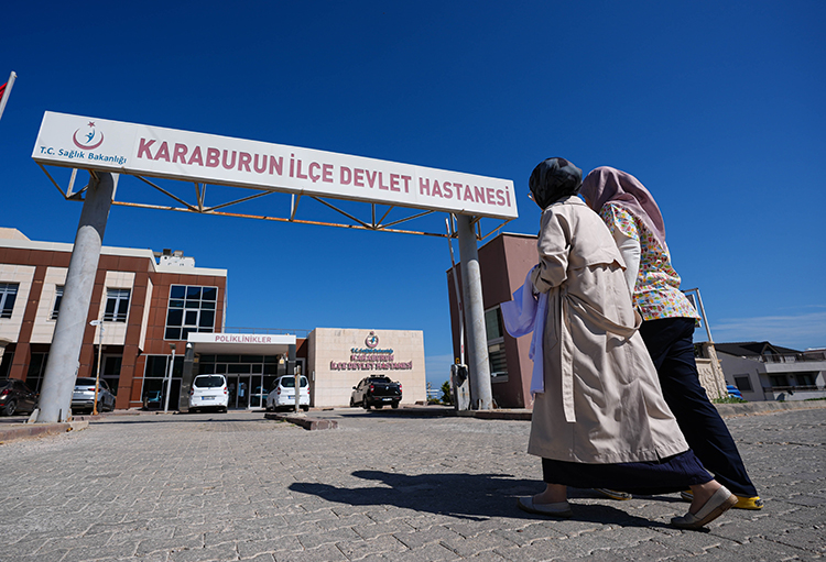 Hemşire olan anne, doktor olan kızıyla aynı hastanede görev yapıyor 2 Hemşire olan anne, doktor olan kızıyla aynı hastanede görev yapıyor
