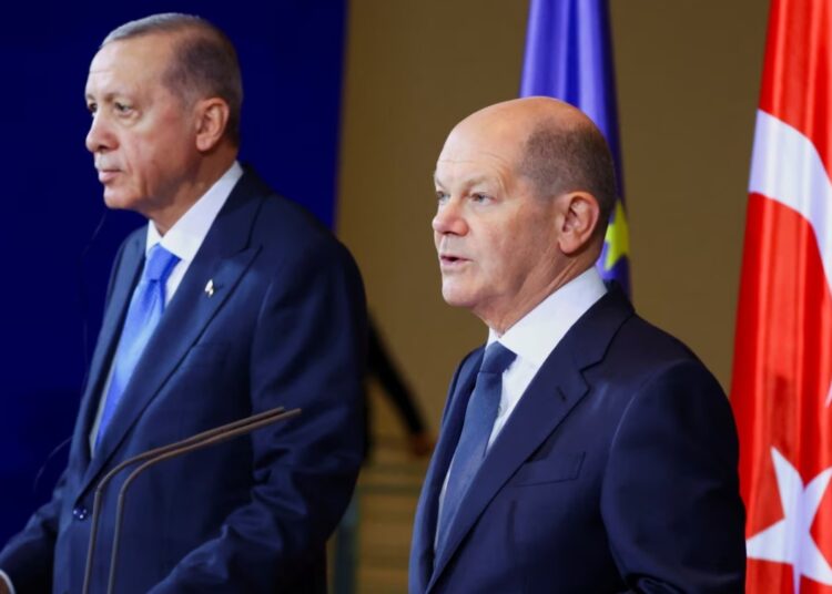 Almanya Başbakanı Olaf Scholz Türkiye'de: Erdoğan'la görüşecek, göç konusu da masada 1 Almanya Başbakanı Olaf Scholz Türkiye’de: Erdoğan’la görüşecek, göç konusu da masada