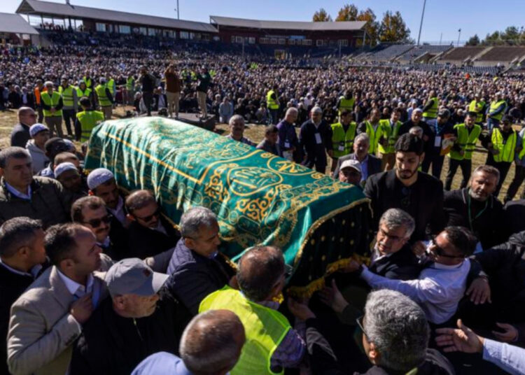 Fethullah Gülen'in cenazesi Pensilvanya'daki çiftliğin bahçesine gömüldü 1 Fethullah Gülen’in cenazesi Pensilvanya’daki çiftliğin bahçesine gömüldü