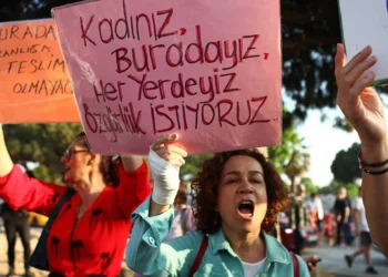 Tepkimiz çok ama göstermelik: Kadına şiddeti ödüllendiriyor, kadını cezalandırıyoruz