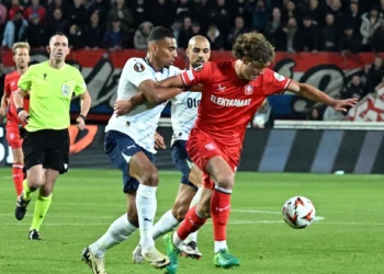 Fenerbahçe, Twente deplasmanından 1 puanla döndü