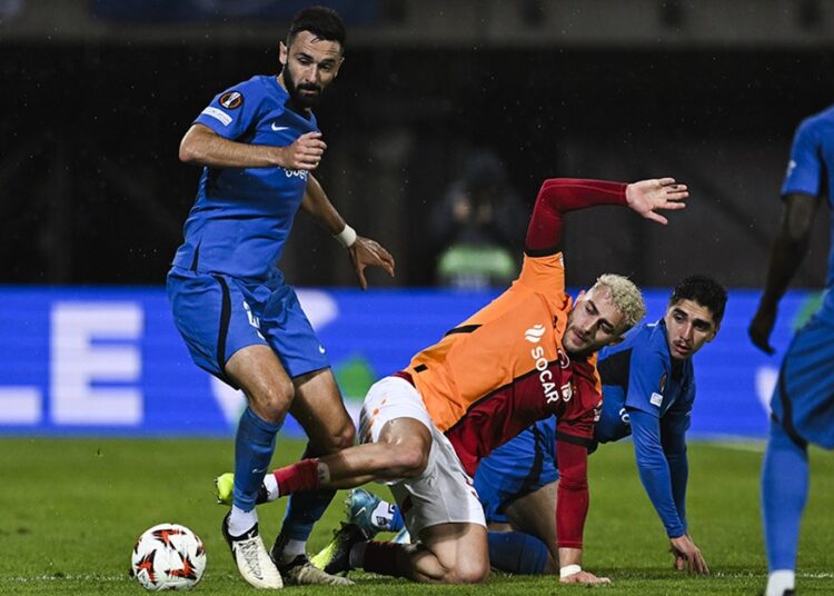 Galatasaray, 2 farkla öne geçtiği maçtan 1 puanla ayrıldı 1 Galatasaray, 2 farkla öne geçtiği maçtan 1 puanla ayrıldı
