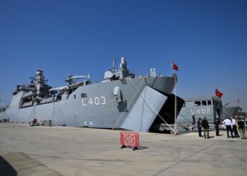 Lübnan’daki Türkleri tahliye edecek gemiler Beyrut’a ulaştı