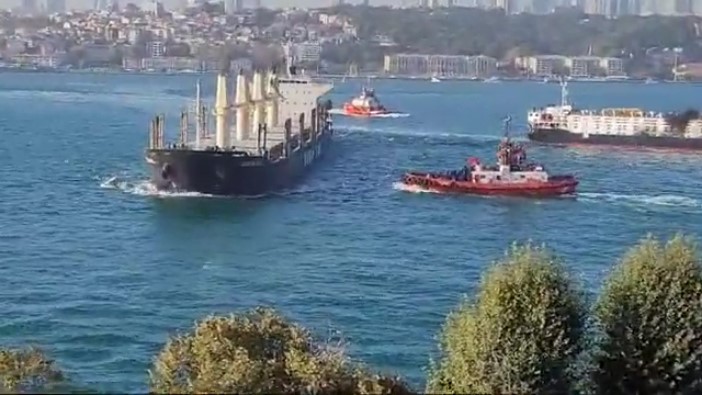 Boğazda iki gemi çarpıştı, dümeni kilitlenen gemi yalılara çarpmaktan son anda kurtuldu