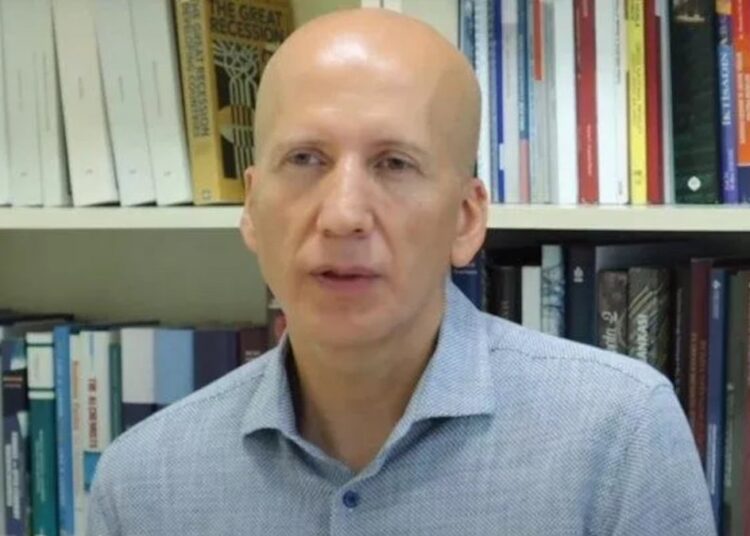 Merkez Bankası’nın eski Baş Ekonomisti Hakan Kara: 16 bin dolarlık milli geliri toplum hissetmiyor 1 Ekonomist Hakan Kara: Ekonomi yavaşlıyor ama yanlış yerden yavaşlıyor