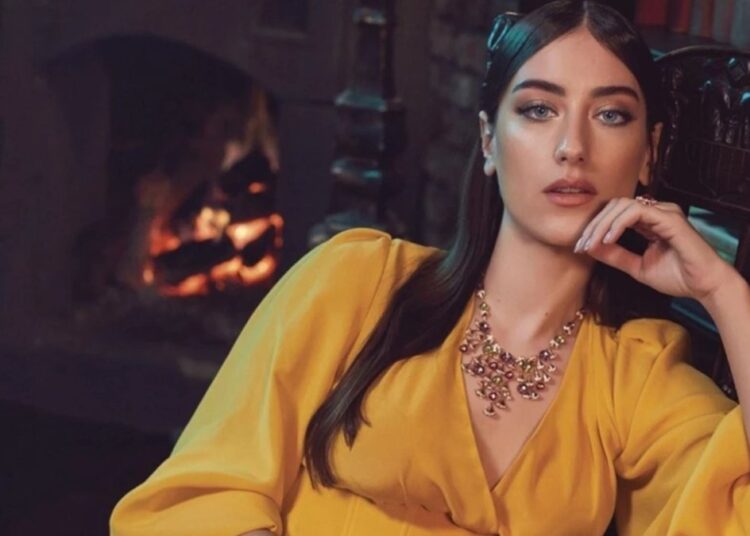 Oyuncu Hazal Kaya: Yaklaşık 1 senedir ben de şiddete maruz kalıyorum