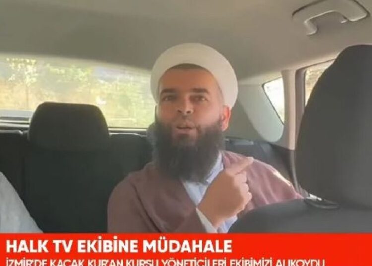 İsmailağa cemaatinden Halk TV ekibine müdahale: Alıkoyup, görüntüleri silmeye çalıştılar 1 İsmailağa cemaatinden Halk TV ekibine müdahale: Alıkoyup, görüntüleri silmeye çalıştılar