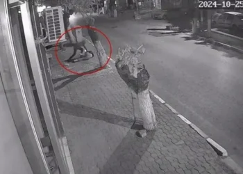 Takıntılı genç, Betül’ü boynundan bıçakladı!